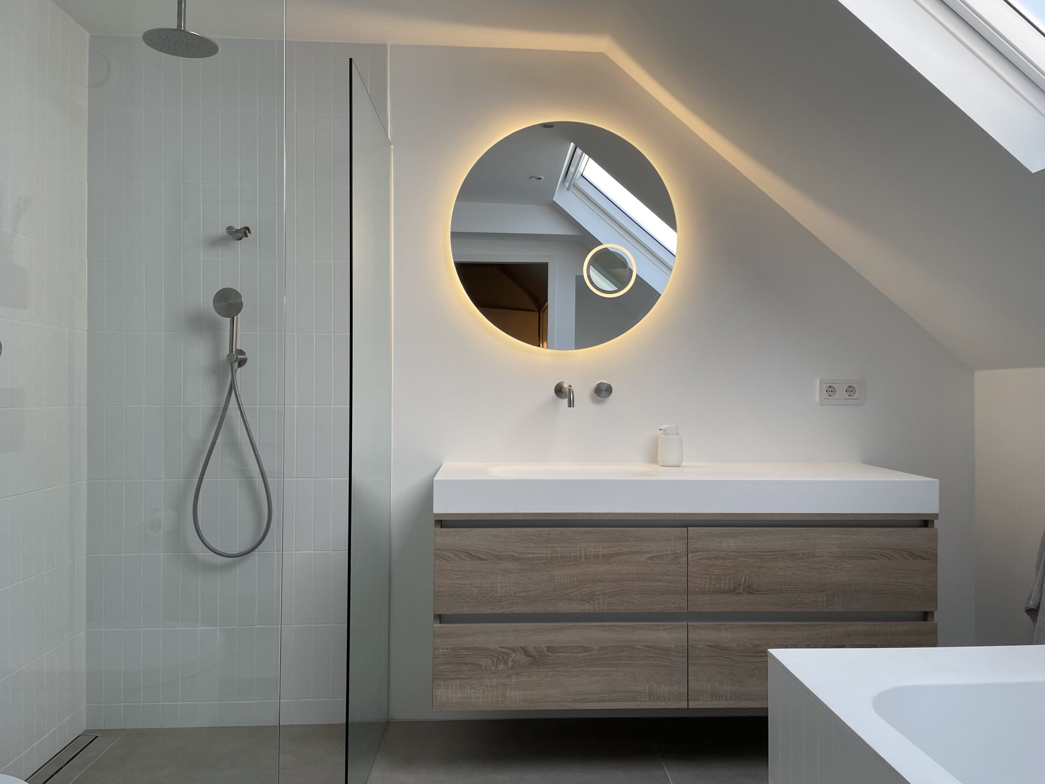 Kleinere maar luxe badkamer Quartz Design